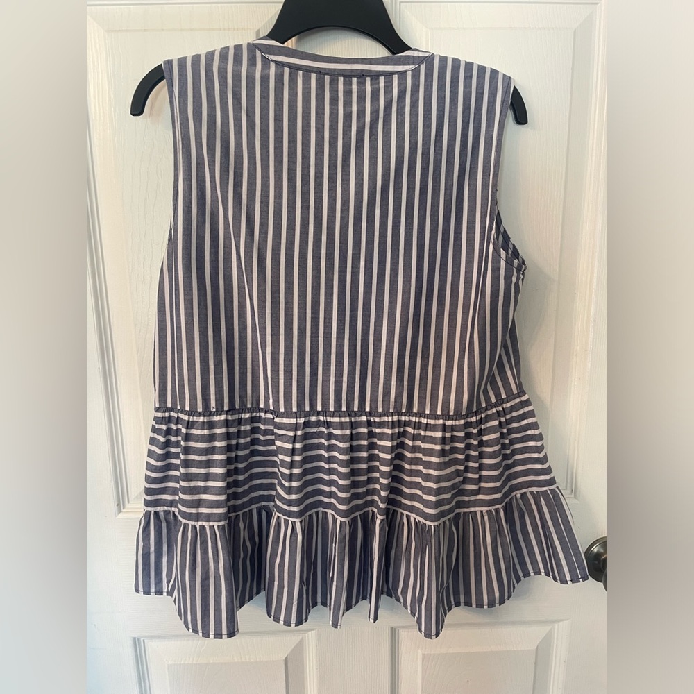 Vineyard Vines Women’s Sz Medium striped tiered layered top NWOT - Picture 4 of 6